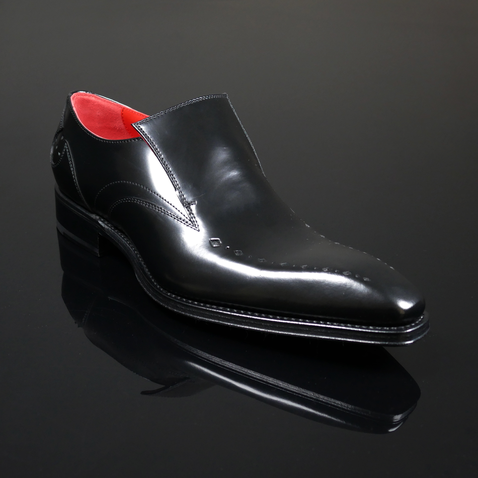 Moon 'Kit' - Diamond punch Slip on